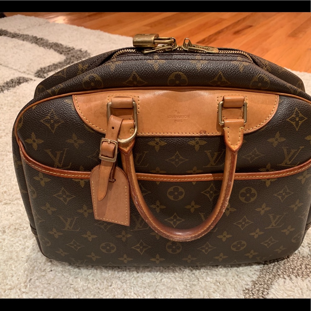 COPY - Authentic Louis Vuitton Deauville🎄